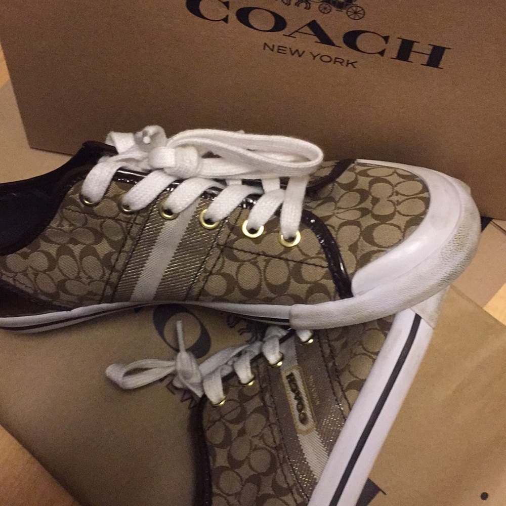 Coach - Picture 5 of 5